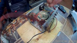 Ремонт и доработка зарядного устройства "Жигули". Установка вольтметра.