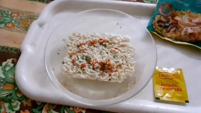 лапша с морепродуктами (Ролтон)