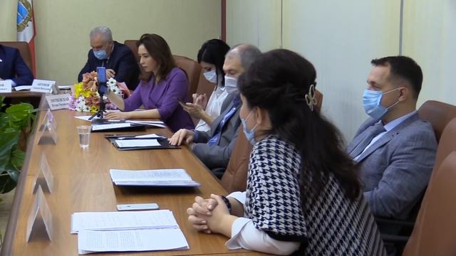 Бондаренко поставил на место чиновницу, которая хотела заткнуть ему рот смотреть онлайн