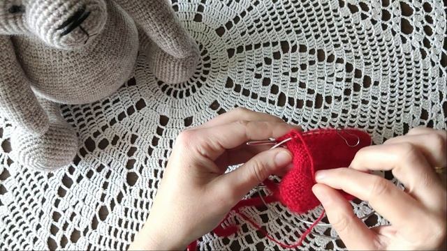 Шапка с ушками для вашей любимой игрушки. МК спицами смотреть онлайн