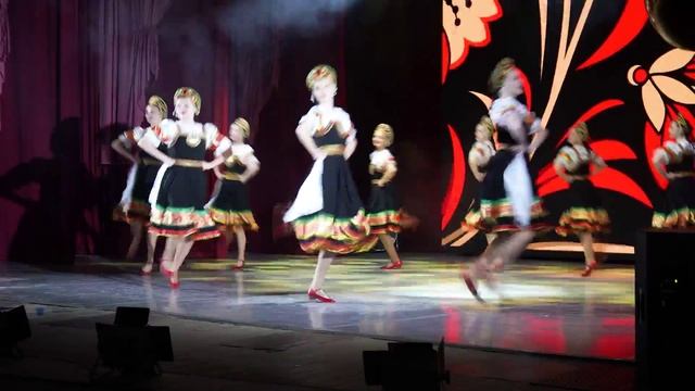 Танец "Чибатуха", в исполнении образцового коллектива "Ансамбль эстрадного танца "Аssоль". смотреть онлайн