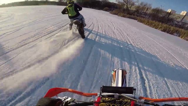 BSE z1 на шипах по льду зимой на питбайках с PitbikeLand смотреть онлайн