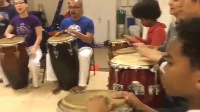 Capoeira Music: Tem areia смотреть онлайн