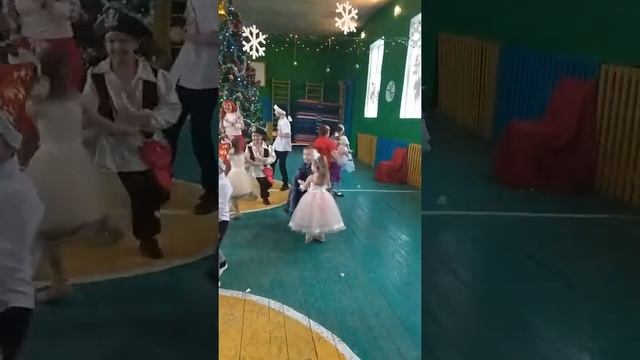 Наша весёлая песенка.Первоклассники)) смотреть онлайн