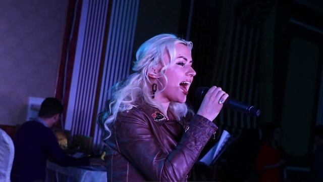 Сара Окс в Твери с песней Нимфомания смотреть онлайн