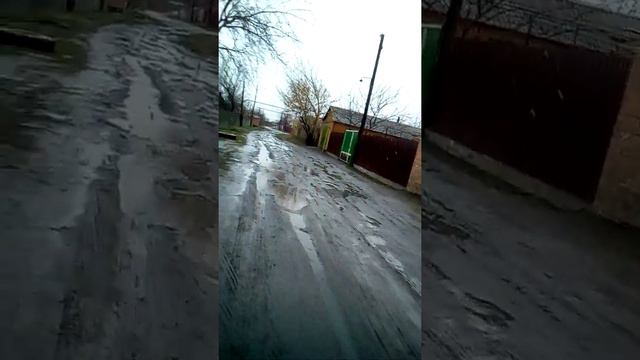 Телефон чуть в лужу не упал смотреть онлайн