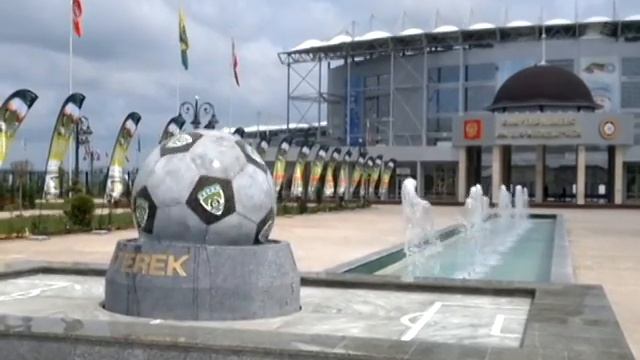 Фонтан перед спорткомплексом им.Кадырова в Грозном смотреть онлайн