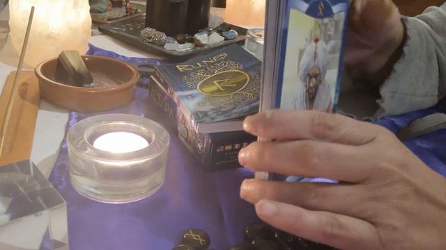 Reseña del Oracle Cards Runes de lo Scarabeo/ hellentarot смотреть онлайн