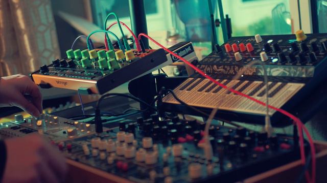 Behringer Model D // Cat // Crave // TD-3 // Arturia Microfreak - Space Age Soundtrack смотреть онлайн