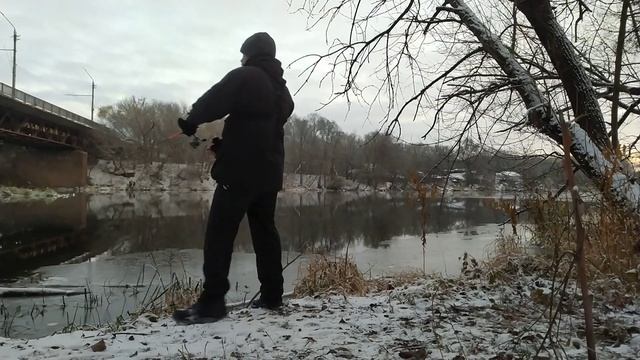 Микроджиг и добрый Окунь.22 ноября 2020 год.Река Сейм в черте города Курск. смотреть онлайн