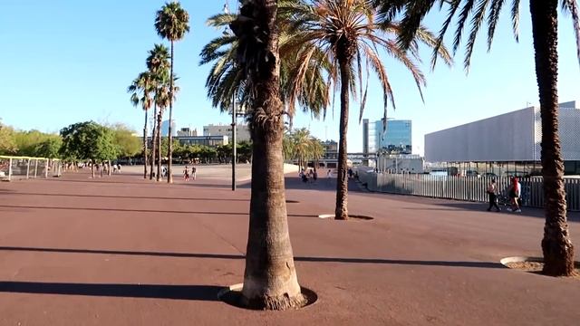 Port Vell Harbour In Barcelona - HUGE Yachts & AMAZING Beaches! смотреть онлайн
