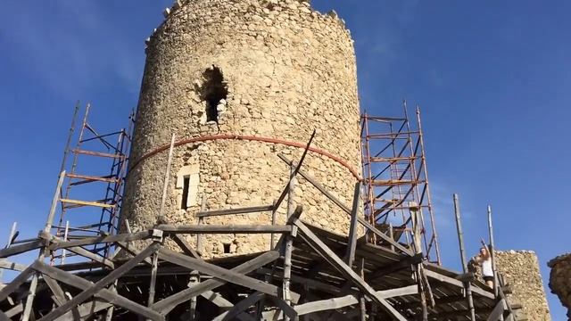 Екатеринбуржцы нарисовали дракона у крепости в Балаклаве смотреть онлайн