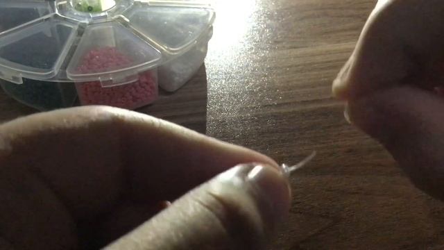 Тутор на колечко с ромашкой?✨/Мой первый тутор на колечко из бисера БЕГОМ ДЕЛАТЬ!?? смотреть онлайн