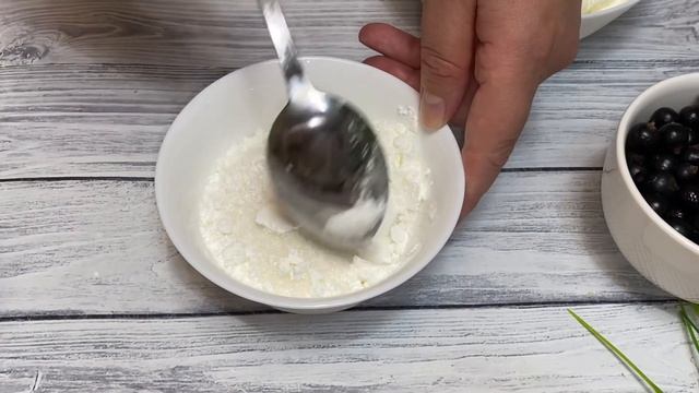 ТИРОЛЬСКИЙ ПИРОГ С ЧЕРНОЙ СМОРОДИНОЙ ✨ ПЕСОЧНЫЙ ПИРОГ С ТВОРОЖНО - ЯГОДНОЙ НАЧИНКОЙ смотреть онлайн