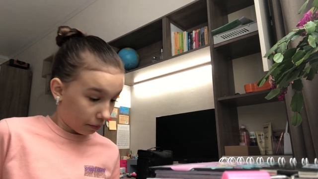 Разбираю свой рабочий столе перед каникулами/Viktoria_di смотреть онлайн