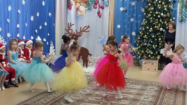 Новогодний утренник.
Танец"Звёздочки" смотреть онлайн