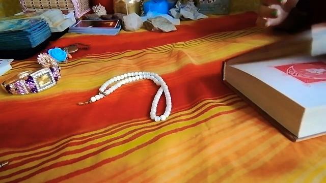 Ответ на любой загаданный вопрос. Гадание по книге. смотреть онлайн