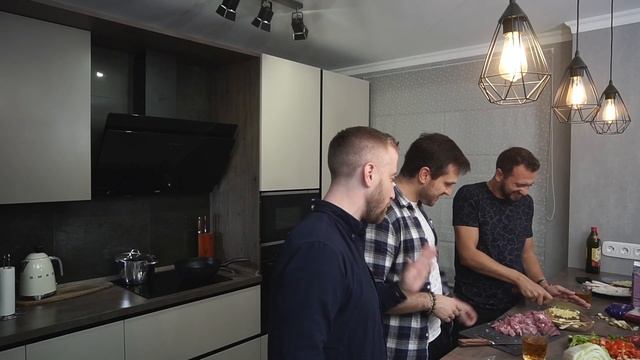 Лапша Вок и суп Том Ям. смотреть онлайн