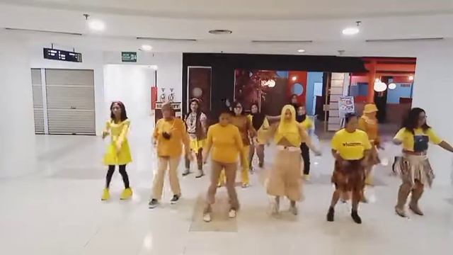 DEAR FUTURE 2022 Line Dance demo by FUCHSIA CLASS смотреть онлайн
