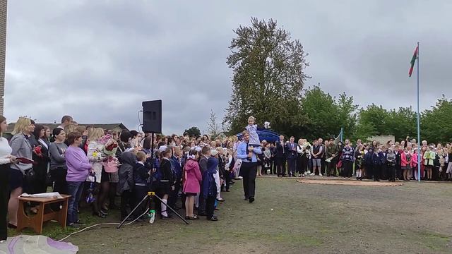 Первый звонок в средней школе №2 смотреть онлайн