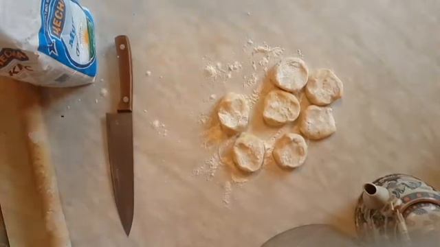 КУКИНГ: Пирожки с капустой из пельменного теста в аэрогриле смотреть онлайн