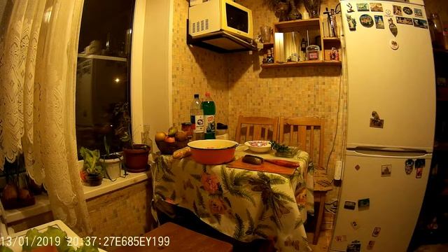 Готовим новогодний салат! Вкусно очень! Старый новый год! ч.3 смотреть онлайн