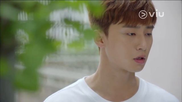 Dong Man (Park Seo Joon) tries to overcome his feelings for Ae Ra (Kim Ji Won.. смотреть онлайн
