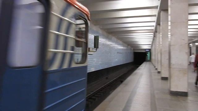 Москва. Метропоезд «Номерной» на станции «Войковская» 1. 20 августа 2022 смотреть онлайн