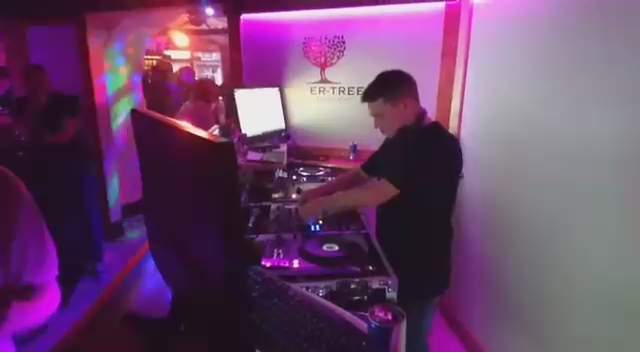 Christian Irrgeher Was Live on Ice age... смотреть онлайн