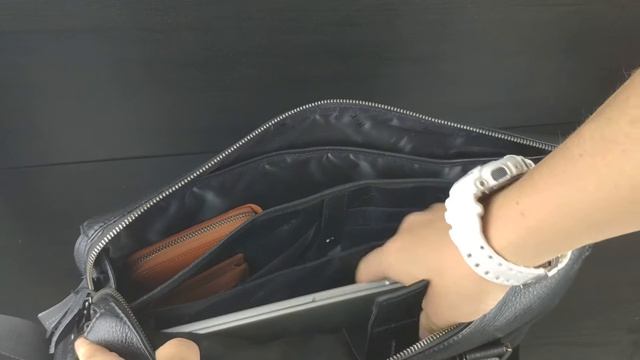 Мужская деловая сумка из натуральной кожи Hight Touch 119036 Commadero смотреть онлайн