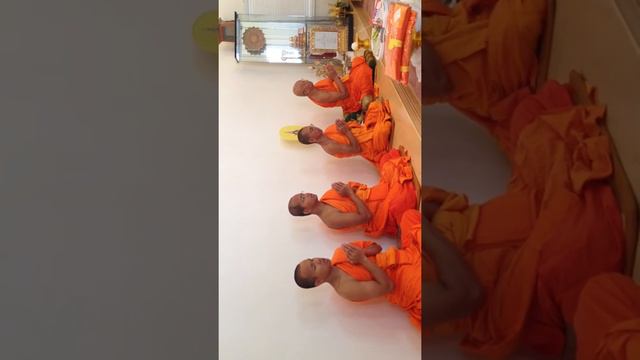 Buddhist Monks Chant for a Grieving Family смотреть онлайн