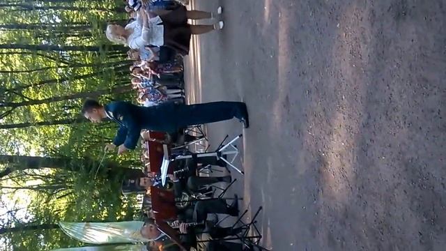 Военный оркестр играет,a military band in the summer garden смотреть онлайн