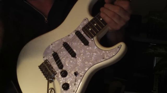 Jeff Beck Strat modded with a Carvin pre-wired pickguard (3 Carvin Twinblade humbuckers) смотреть онлайн