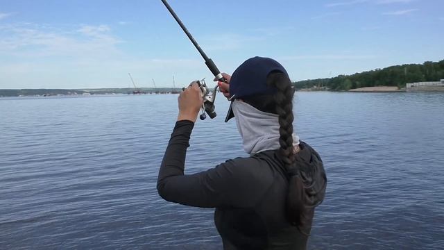 Азат и Лейсан ловят леща смотреть онлайн