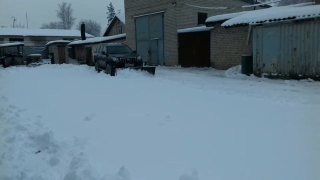 Уборка снега. Отвал на TOYOTA Land Cruiser Prado 150 смотреть онлайн
