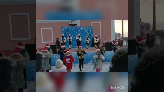 Новогодние мероприятия в Белыничах. Шествие Дедов Морозов и Снегурочек смотреть онлайн
