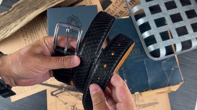 Ремень для классических брюк из кожи питона смотреть онлайн