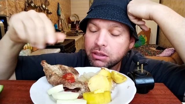 МУКБАНГ свиная шейка с картофелем и луком / ОБЖОР свинина духовая смотреть онлайн