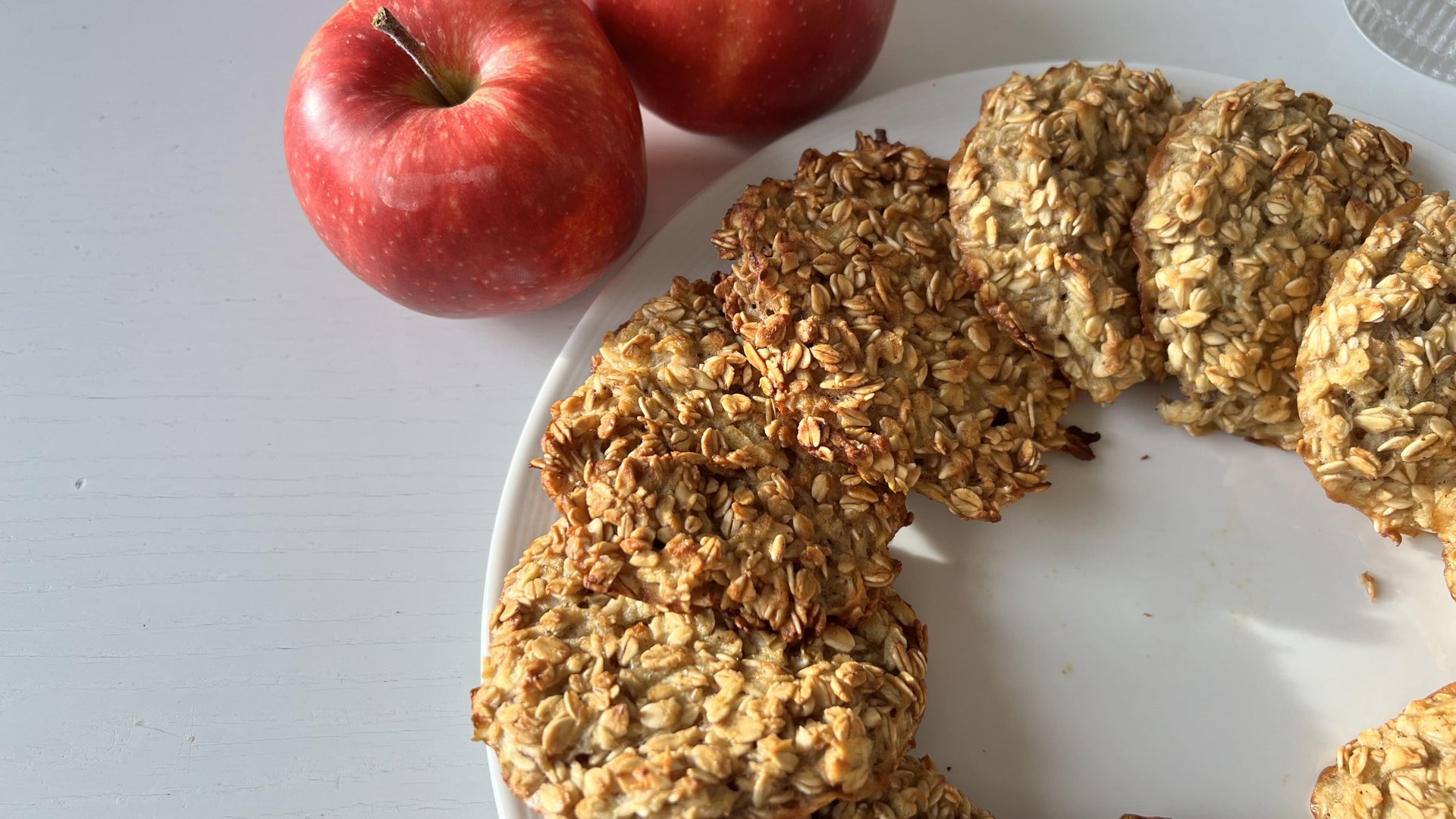 ОВСЯНОЕ ПЕЧЕНЬЕ с яблоком | Вкусный и ПОЛЕЗНЫЙ РЕЦЕПТ! смотреть онлайн