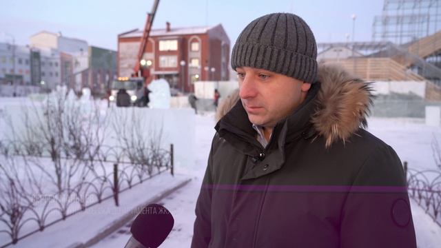 На центральной площади продолжается строительство ледового городка смотреть онлайн
