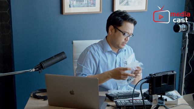 Learn it with Larry - S01E06 - ATEM Mini Pro and the most unglamorous unboxing in all of YouTube смотреть онлайн