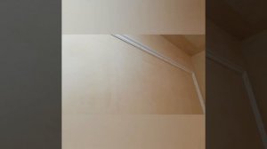 Поклейка молдинга на стены