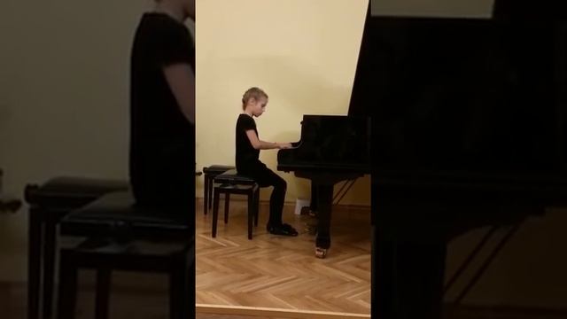 Алиса Избицкая «Танец эльфов» (Э.Григ) смотреть онлайн