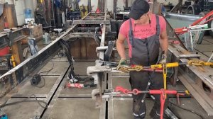 ВОССТАНОВЛЕНИЕ РАМЫ ГРУЗОВИКА ПОСЛЕ АВАРИИ. ВЫПРЯМЛЯЕМ МЕТАЛЛ