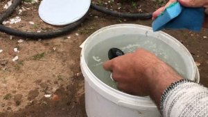 Мойка камней для бани перед закладкой в печь.