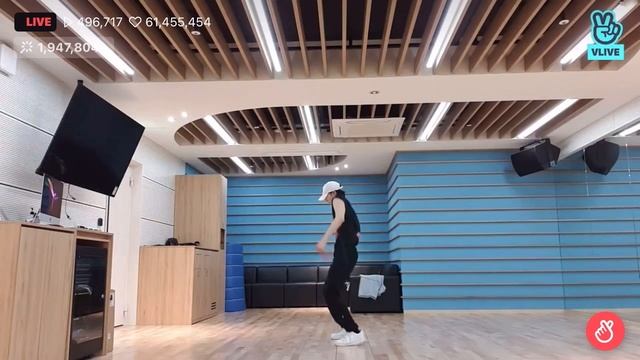 Hyunjin Dancing To “Earned It”by The Weekend