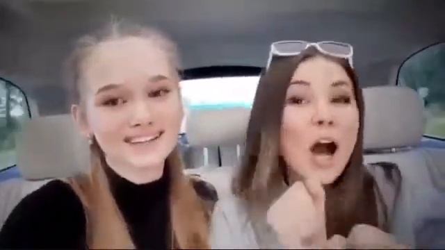 Гузель Уразова и дочка Эллари Хакимова поют вместе новую песню «"Көнбагышлар» смотреть онлайн