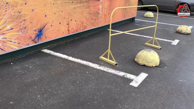 Вот как паркуются на парковках ТЦ Ростова предназначенные для инвалидов смотреть онлайн