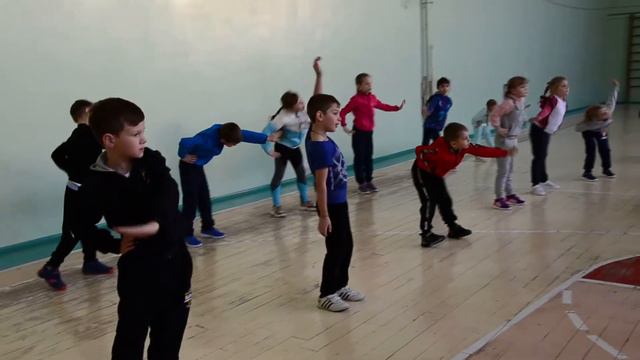 МБОУ СОШ им. С.Е. Кузнецова с. Чемодановка 1в класс "Посвящение в ученики" 2020 год смотреть онлайн