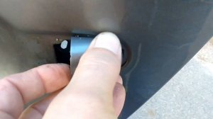 Ручка задней двери, снятие